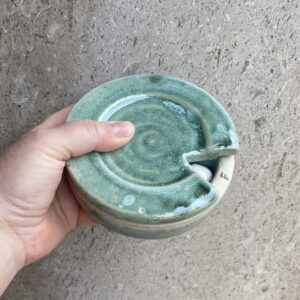 Håndlavet keramik pilleæske m. 7 rum: M, T, O osv