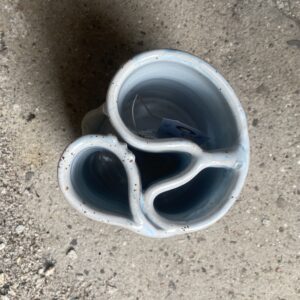 holder til tandbørster. håndlavet i stentøjsler. Tandbørsteholder. Unik skulptur agtig m. 3 små ansigter.