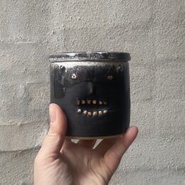 unik lågkrukke. evt til salt, sukker eller marmelade eller ? håndlavet og unik.