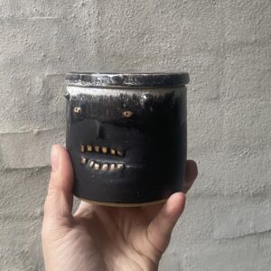 unik lågkrukke. evt til salt, sukker eller marmelade eller ? håndlavet og unik.