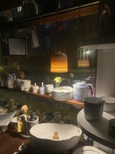 unika lampe. håndlavet drejet i porcelæn. Glasur på porcelænsler . med 3 ansigter. keramik porcelæns lampe.