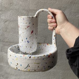 ` MARIE ` Klassisk den originale. med konfetti glasering. Opvaskestativ. opvaskeholder til køkkenet. Hånddrejet unika keramik i stentøjsler. - Holder til køkkenet Praktisk dræn/huller i den smalle cylinder.