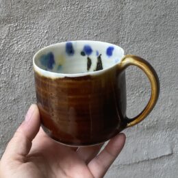 unika håndlavet keramik kop. Håndlavet og drejet i porcelænsler. glaseret i forskellige farver .
