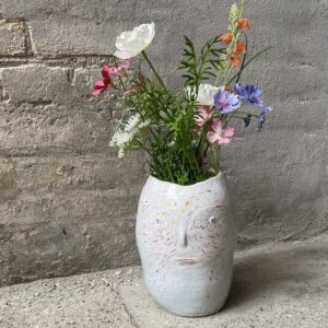 unika håndlavet keramik. Vase / skulptur. Håndlavet og modeleret i stentøjsler. glaseret sarte farver