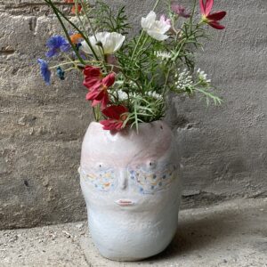 unika håndlavet keramik. Vase / skulptur. Håndlavet og modeleret i stentøjsler. glaseret sarte farver